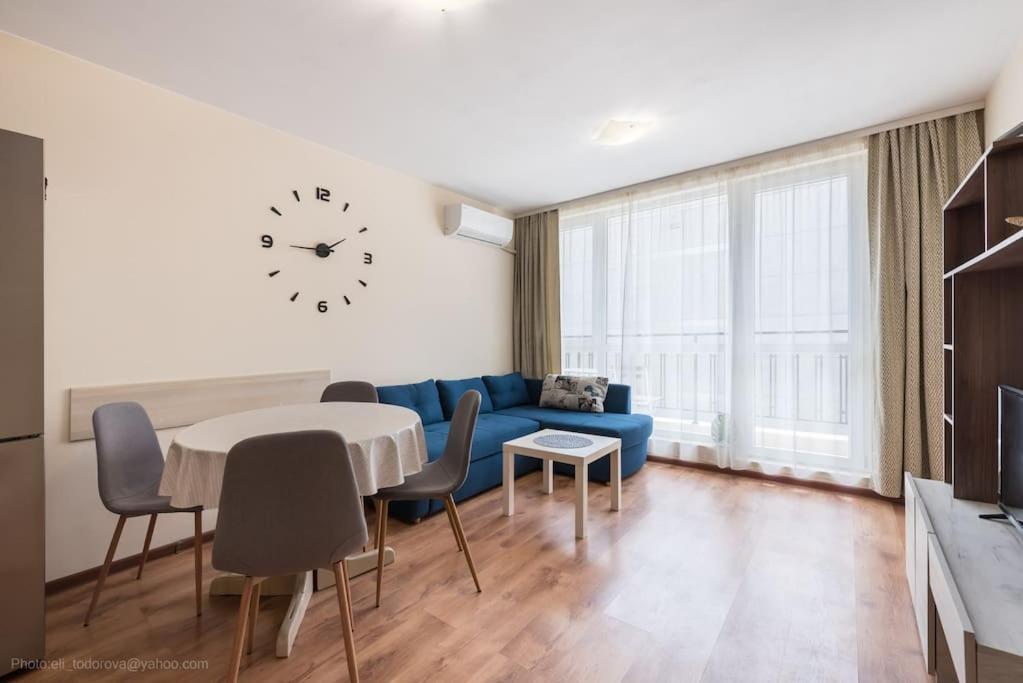 Bright Place Next To Grand Mall Varna Exterior photo