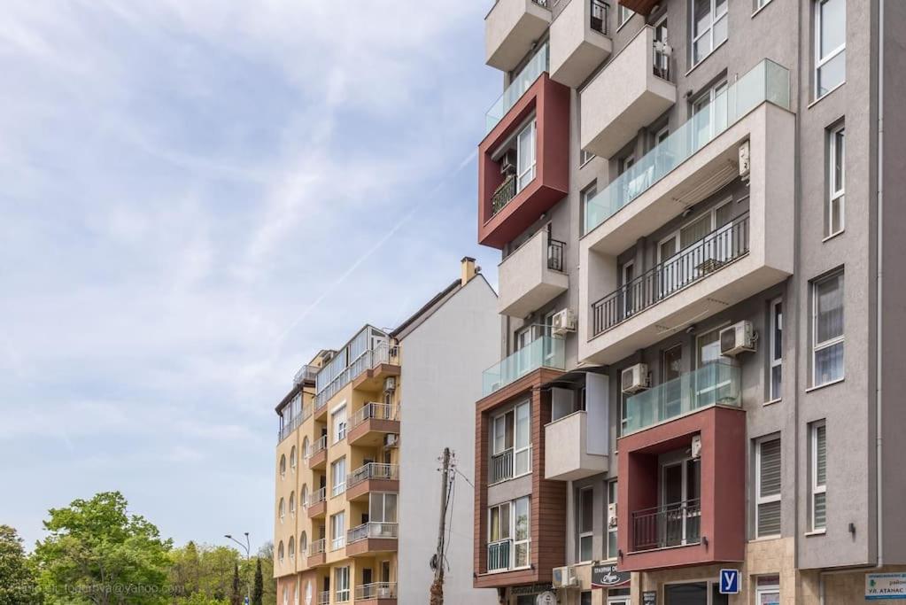 Bright Place Next To Grand Mall Varna Exterior photo